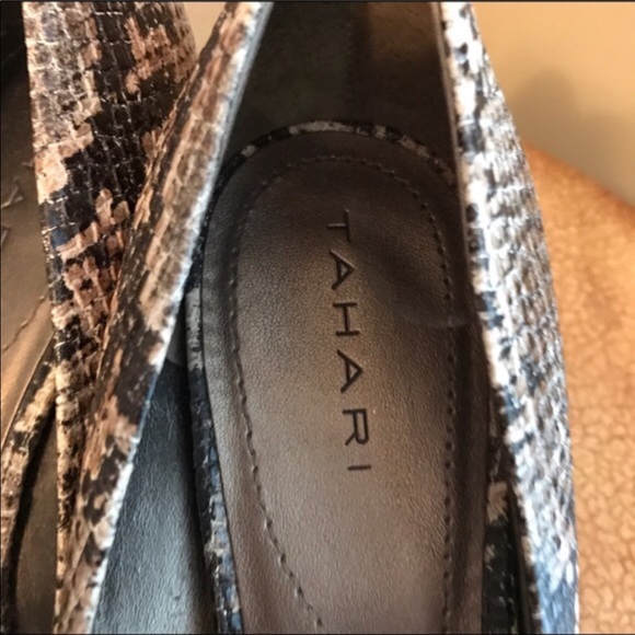 Tahari Brown/ Cream print Open Toe*size 9.5 - Picture 3 of 4